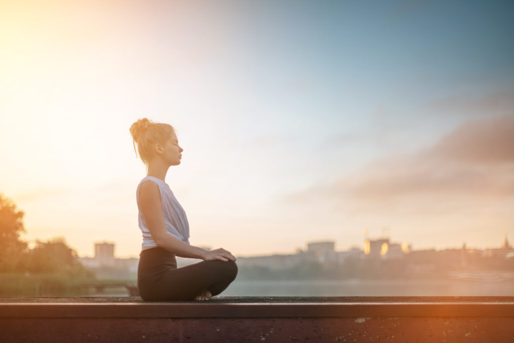 Le yoga aide à faire face à des situations de stress au travail