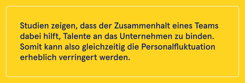 Infobox: Teamzusammenhalt hilft, die Personalfluktuation zu verringern.